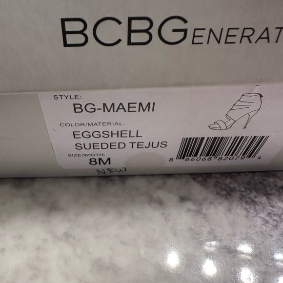 BCBG Maemi Suede Snake Print Heels size 8 NIB - Picture 2 of 9